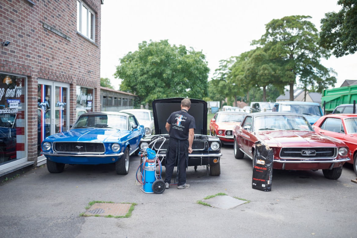 Zegarki z zabytkowych Mustangów