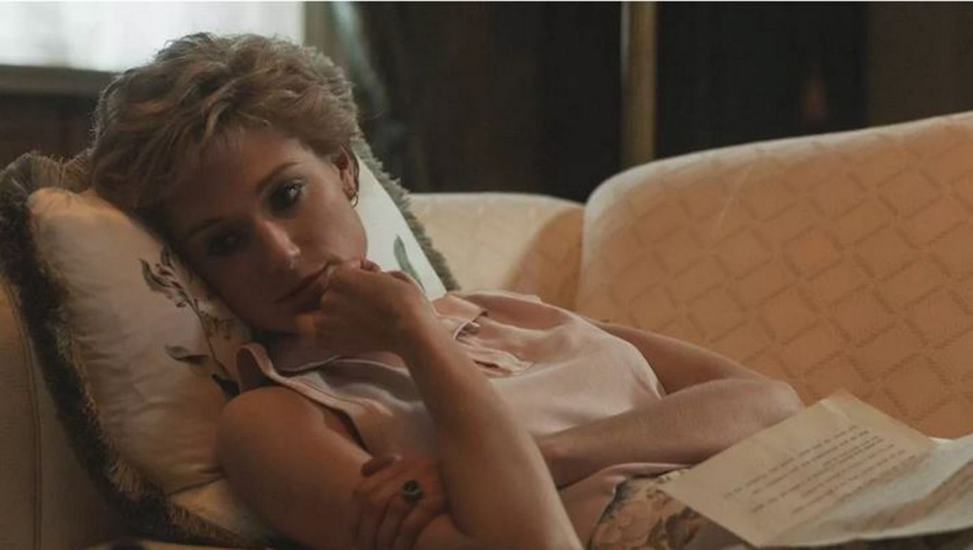 Elizabeth Dębicki jako księżna Diana 
