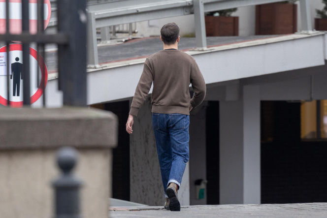 Olga Frycz wychodzi z dzieckiem ze szpitala