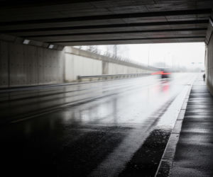 Wypadek na Trasie Łazienkowskiej. Biegli ujawniają, co działo się w Arteonie?