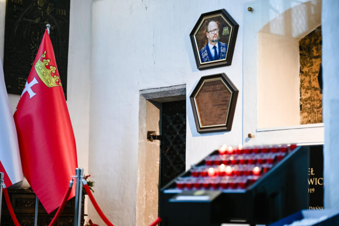 Grób Pawła Adamowicza w rocznicę tragedii