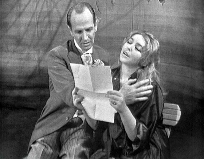  Kalina Jędrusik ukrywała nagiego amanta za oknem