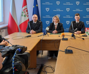 Wierzchosławice - akcja strażaków na zamarzniętym Dunajcu