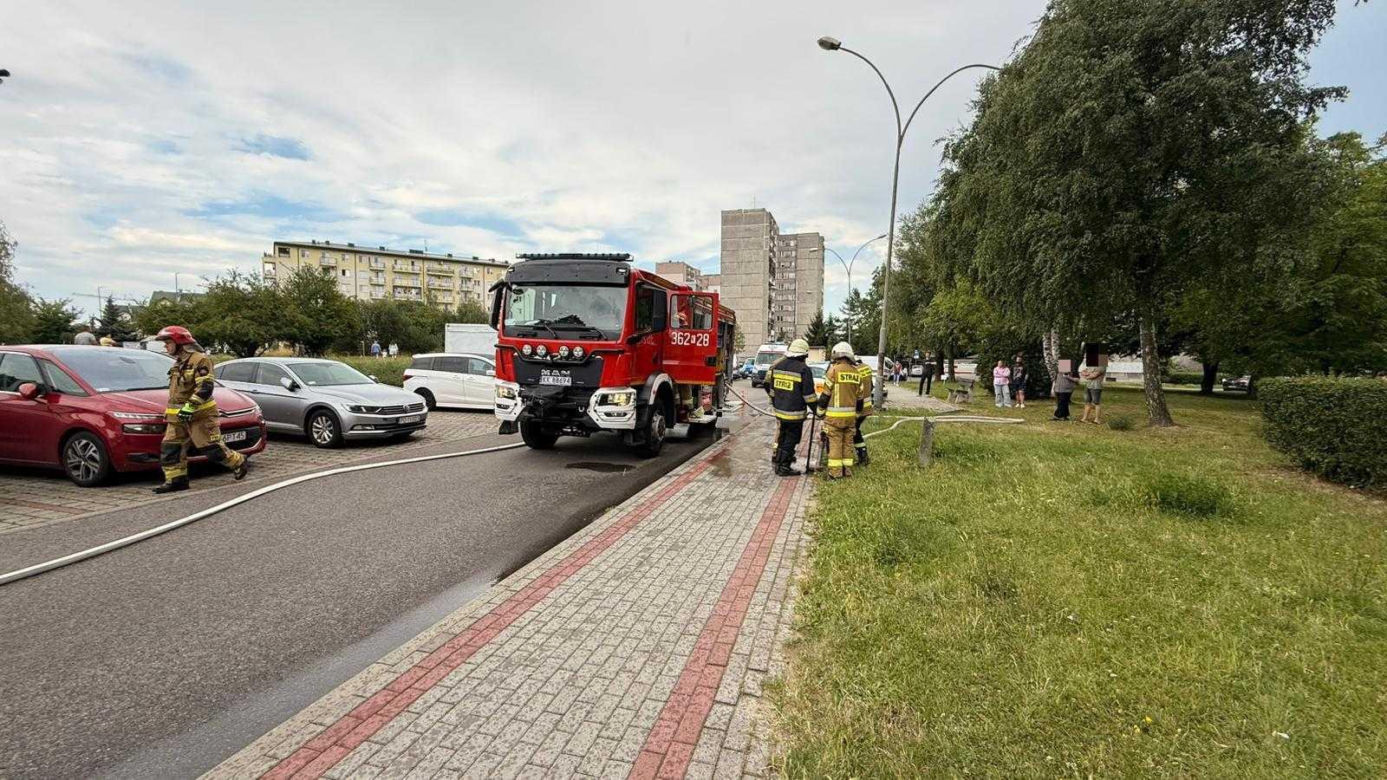 Pożar mieszkania w bloku przy ul. Marynarki Wojennej Tarnowie. Ewakuowano 30 osób