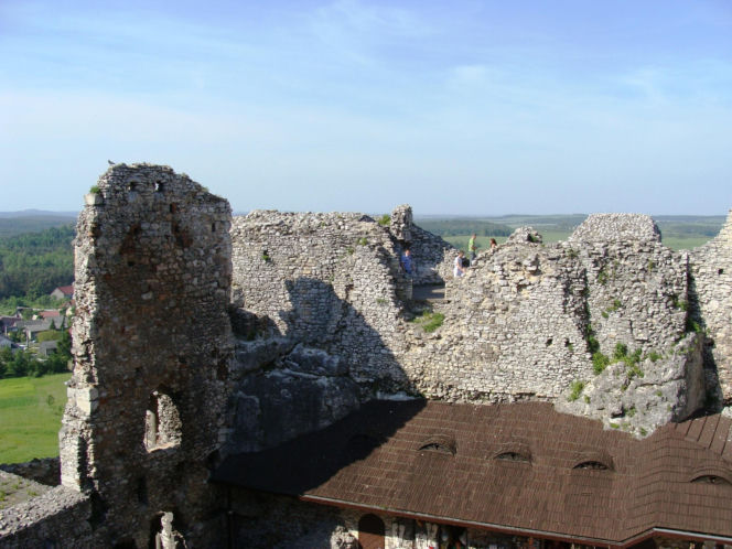 To najpiękniejszy zamek w województwie śląskim. Znajduje się w malowniczej wsi