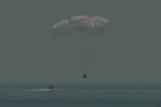 Kapsuła Dragon wylądowała na Ziemi! Astronauci są bezpieczni. NASA i SpaceX świętują [WIDEO]