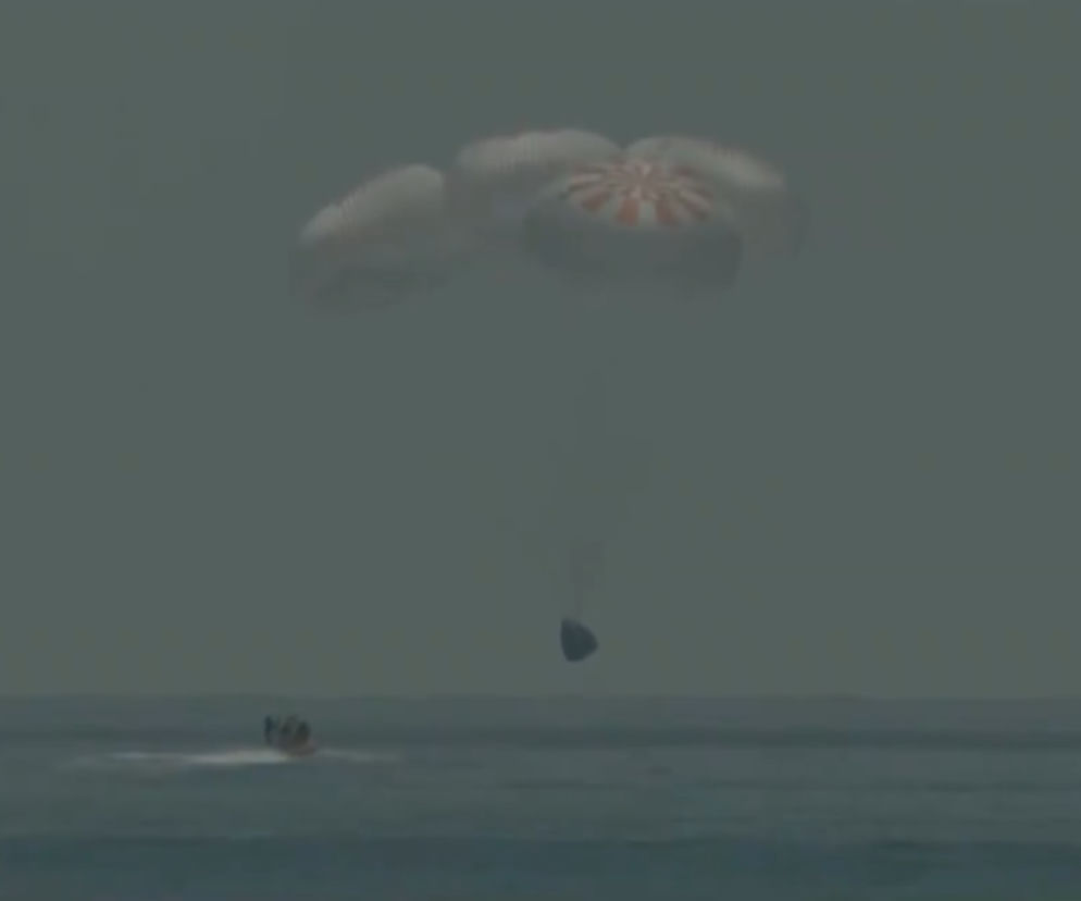 Kapsuła Dragon wylądowała na Ziemi! Astronauci są bezpieczni. NASA i SpaceX świętują [WIDEO]