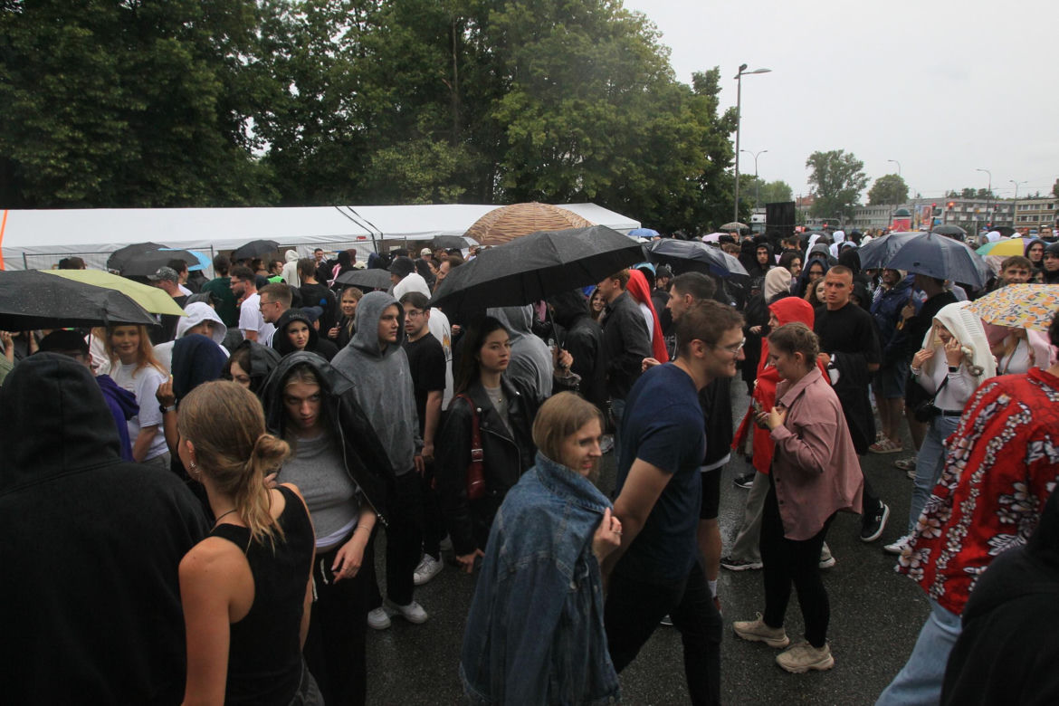 "Ostatni Koncert" Quebonafide w Warszawie. Tłumy przed PGE Narodowym!