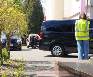 Przejmujące widoki w Sosnowcu. Karawany z wieńcami na pogrzebie Litewki