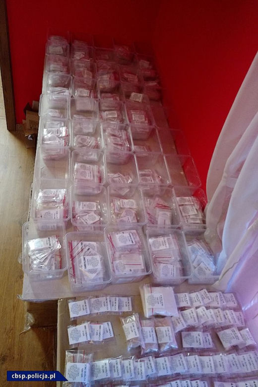 Handlarze "śmiercią" zatrzymani! Rozprowadzali dopalacze na terenie Śląska [ZDJĘCIA]