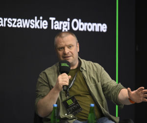 Warszawskie Targi Obronne. Scena Biała. Fake newsy. Czy można z nimi wygrać