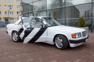 Znani muzycy sprzedają auto. Odpicowany Mercedes trafił na aukcję WOŚP