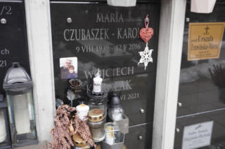 Nagrobek Marii Czubaszek i Wojciecha Karolaka