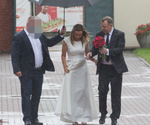 Państwo Kurscy wchodzą do kościoła