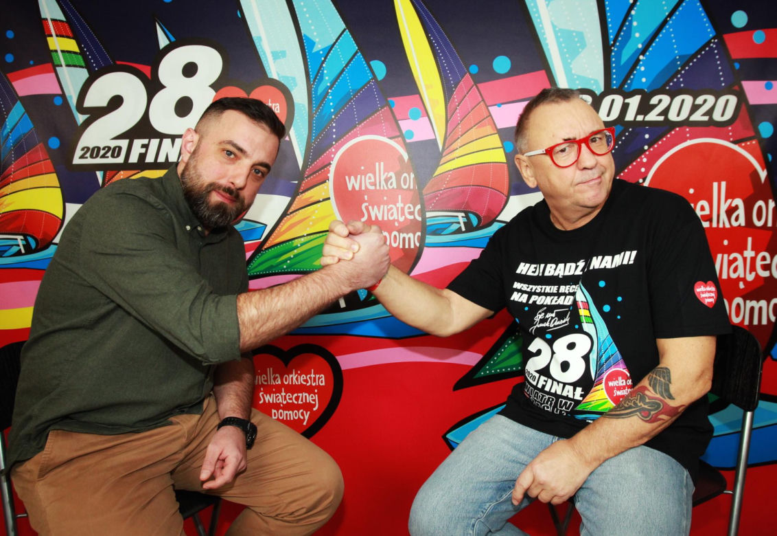 Kobieta z Torunia groziła Owsiakowi śmiercią. "Giń i zmień okulary, bo takie noszą LGBT"