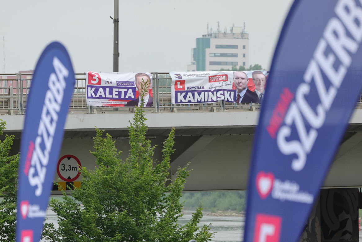 Plakaty wyborcze przed wyborami do Parlamentu Europejskiego 2024