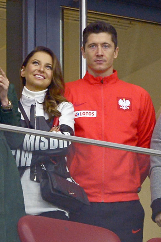 Anna i Robert Lewandowscy wychowują dzieci w luksusie. Sami zaczynali w skromnych warunkach