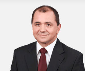 Wiceminister zrobił asystentce 3 dzieci
