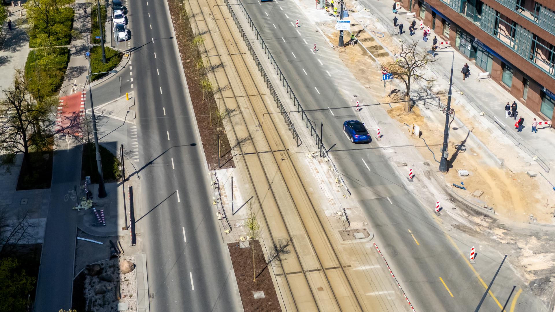 Budowa przejścia dla pieszych przez ul. Marszałkowską w Warszawie na wysokości ul. Sienkiewicza