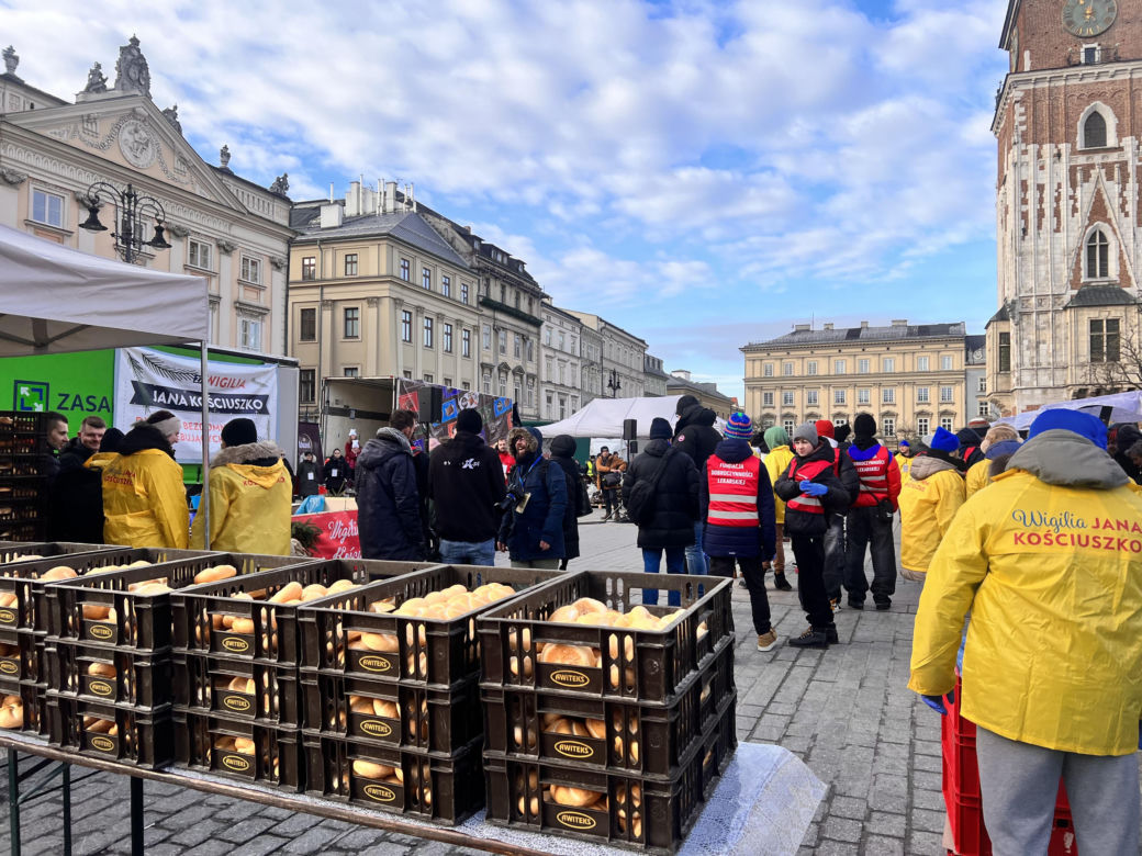 XXVII Wiglia dla Osób Bezdomnych i Potrzebujących Jana Kościuszko ponownie na Rynku Głównym w Krakowie 