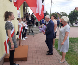 Dąbrówka Stany, gmina Skórzec: nowym wozem strażackim, po nowej drodze, do nowej szkoły