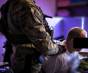 POTĘŻNA akcja policji w Katowicach. Rozbito gang pseudokibiców [ZDJĘCIA]