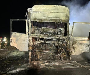 Nocny pożar ciężarówki pod Żyrzynem