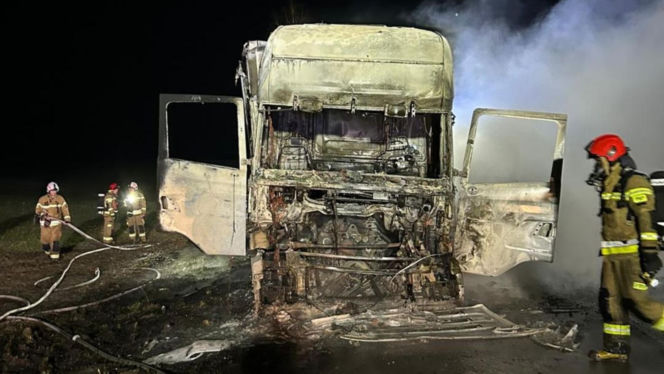 Nocny pożar ciężarówki pod Żyrzynem