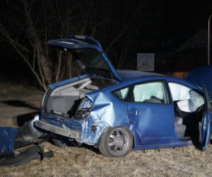 Potworne zderzenie toyoty z BMW w Piasecznie. Pogotowie zabrało rannego