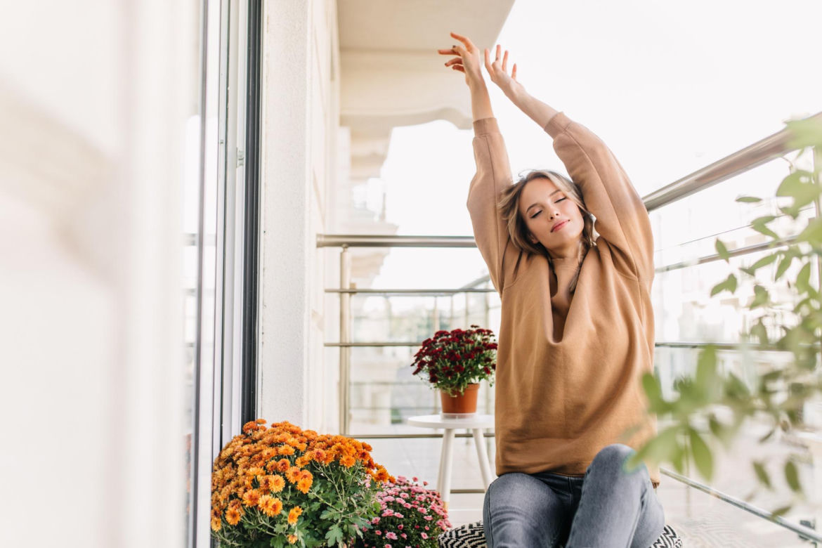 Nadchodzi a sezon na piękny balkon! Podpowiadamy, jak urządzić go stylowo i wygodnie