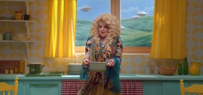 Piosenka z reklamy TVN 2018. Kto śpiewa w spocie wiosennej ramówki? 