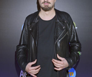 Tak na początku kariery wyglądał Piotr Kędzierski. Dziś trudno go rozpoznać na starych zdjęciach