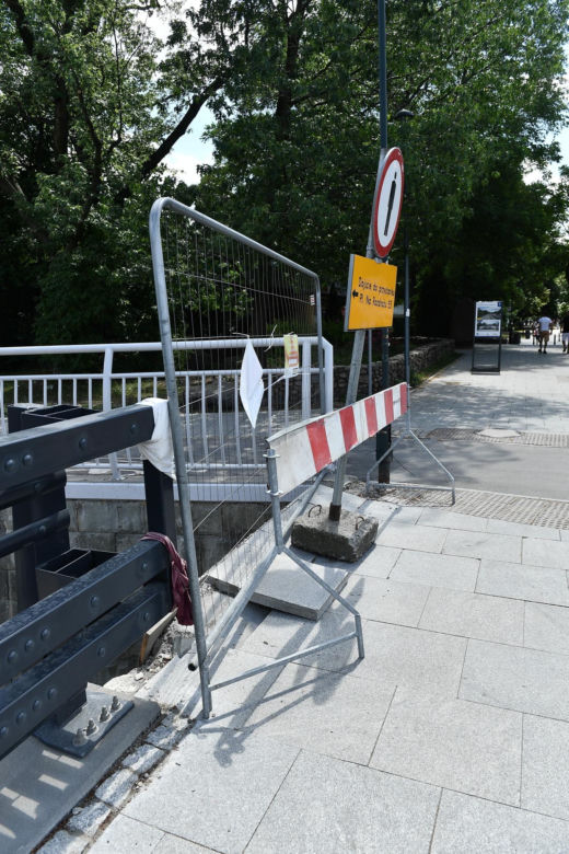 Wiemy kiedy ruszą windy na placu Na Rozdrożu. Na razie piesi muszą gramolić się po schodach
