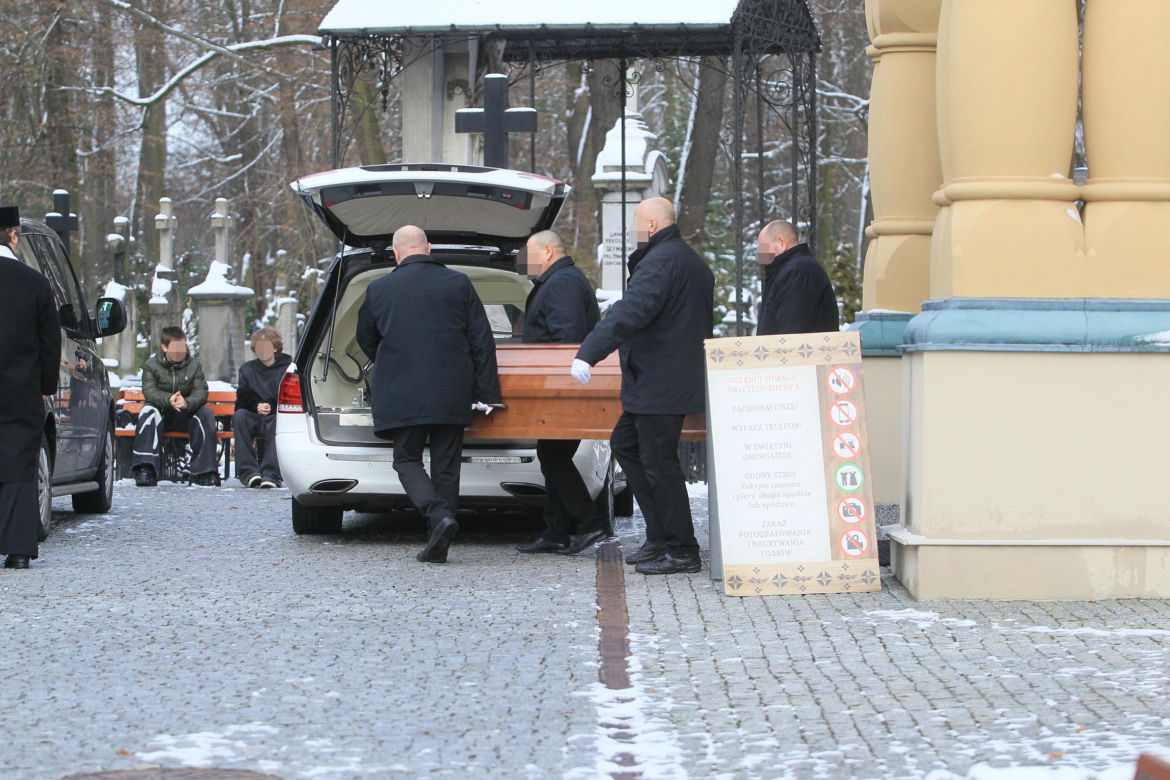 Pogrzeb 14-letniego Maksa potrąconego na pasach w Warszawie. Pożegnali go koledzy i rodzina