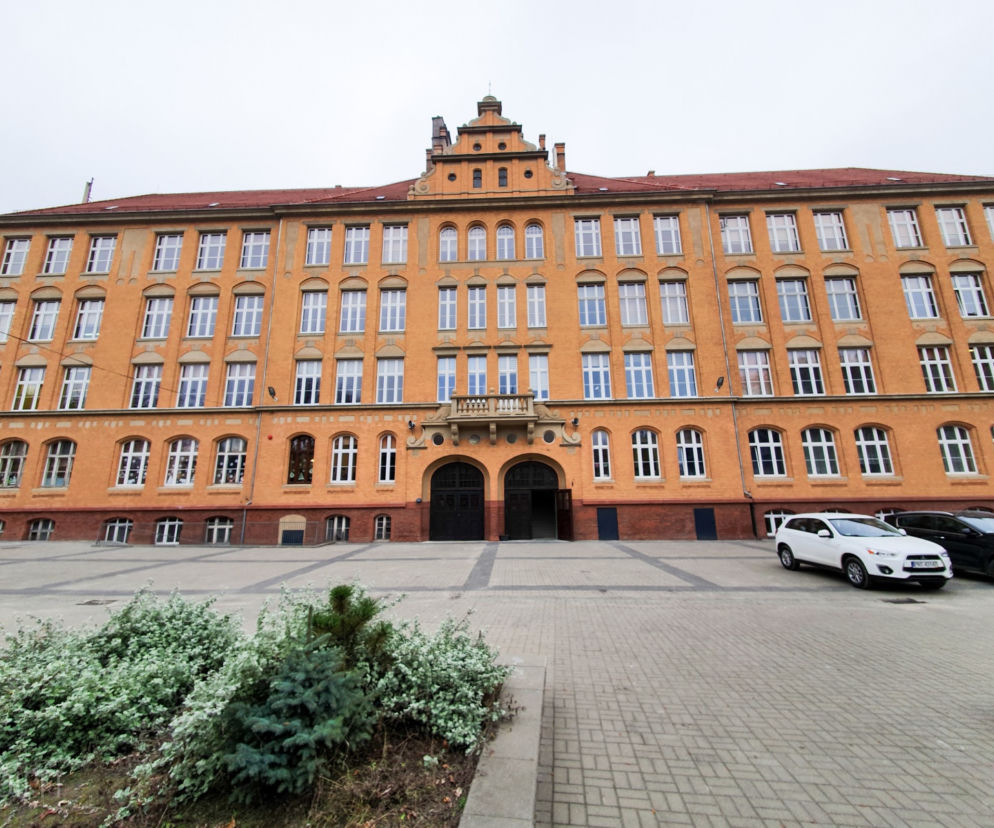Szkoła przy ul. Berwińskiego już po renowacji. Odzyskała dawną świetność