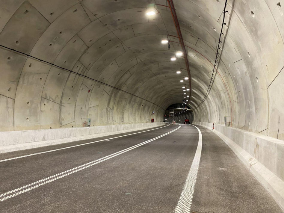 Tunelem w Świnoujściu przejechało już 4 mln pojazdów. Do 30 czerwca szacuje się, że będzie to 4,5 mln.