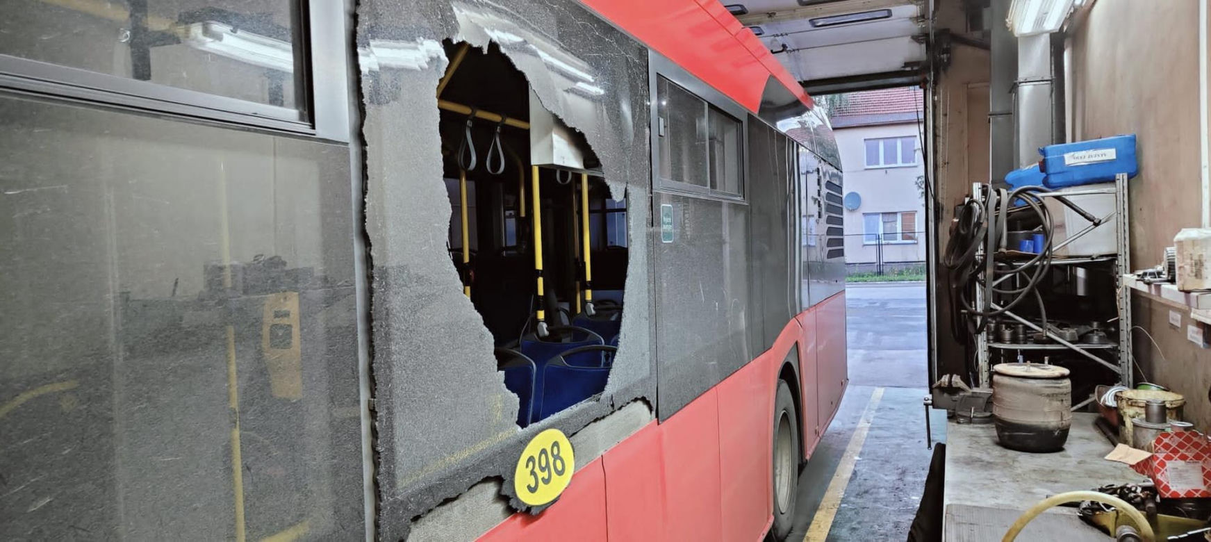 Ostrzelany autobus miejski w Żywcu. Policja szuka sprawcy 