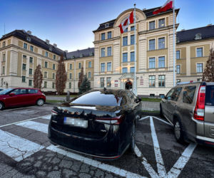 Wyciągnęli 63-letnią maszynę do odśnieżania