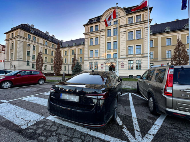 Wyciągnęli 63-letnią maszynę do odśnieżania