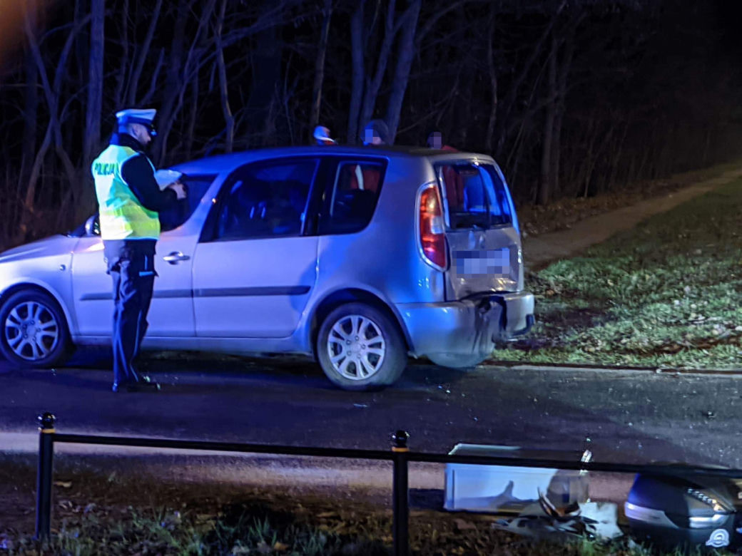 Wsiadła na motocykl z pijanym kierowcą. Skończyła w szpitalu po zderzeniu z osobówką
