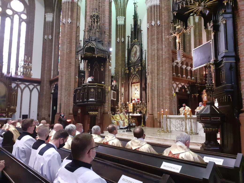 Jak wygląda Katedra pw. Niepokalanego Poczęcia NMP w Siedlcach z zewnątrz i w środku - marzec 2021