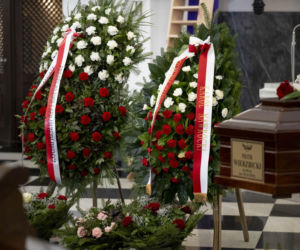 Jarosław Kaczyński na pogrzebie pierwszego naczelnego Gazety Polskiej