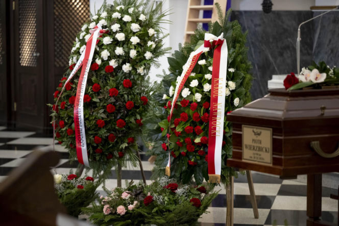 Jarosław Kaczyński na pogrzebie pierwszego naczelnego "Gazety Polskiej"