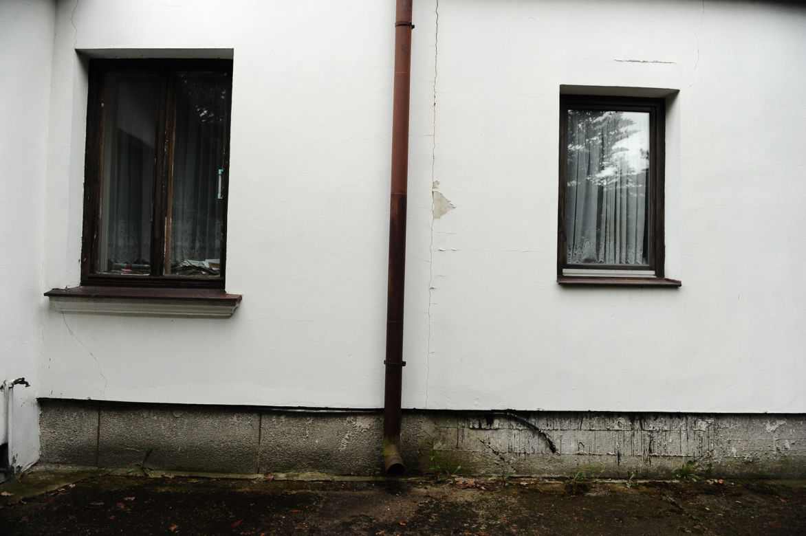 Ciężarówki jeżdżą mimo zakazu od prawie 30 lat. Mieszkańcy ul. Konwaliowej mają dość