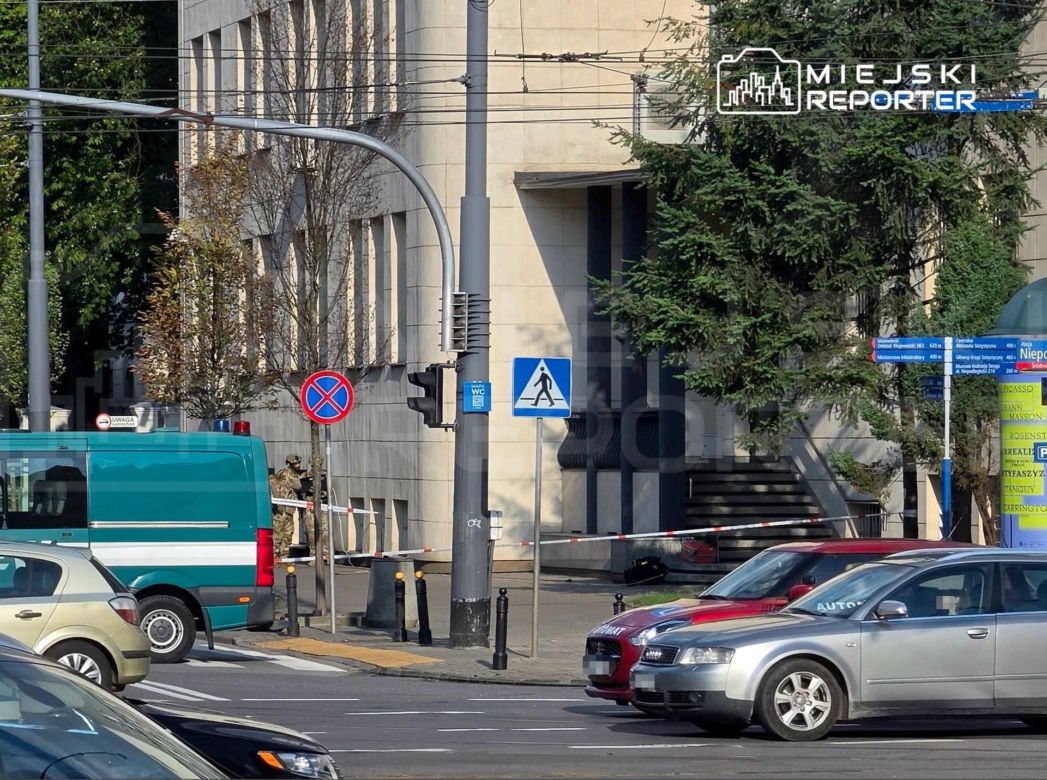 Tajemnicza walizka pod MON. Ruszyli pirotechnicy