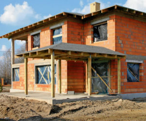 Jak zbudować taras odporny na wodę i mróz? O tych zasadach trzeba pamiętać