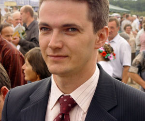 Adam Jarubas kandydat PSL na prezydenta: Kim jest, co robi? Przez 7 lat grał i śpiewał w weselnej kapeli