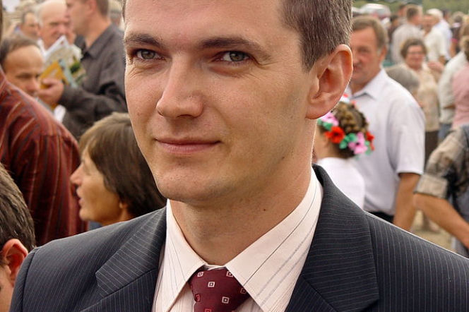 Adam Jarubas kandydat PSL na prezydenta: Kim jest, co robi? Przez 7 lat grał i śpiewał w weselnej kapeli
