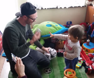 W piątek Jankes musiał się wcielić... w nianię dwójki dzieci
