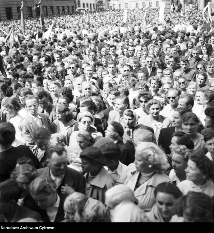 Uroczystość Bożego Ciała w Warszawie celebrowana przez Prymasa Polski kardynała Stefana Wyszyńskiego - 1957 rok